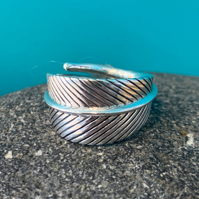 STERLING SILVER CHUNKY FEATHER RING 